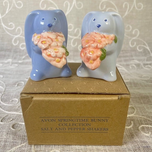 NEW Vintage 2001 Blue Easter Bunny Rabbits with Pink Flowers Salt and Pepper set - Picture 1 of 6